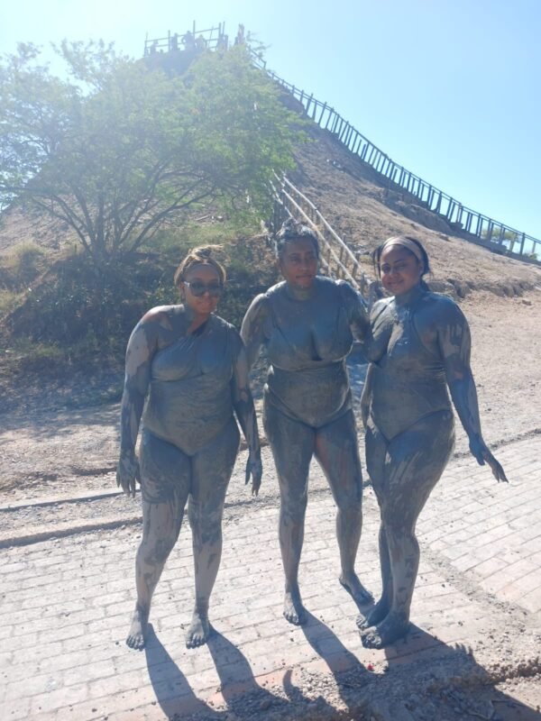 Aventura en el volcán de lodo en Cartagena