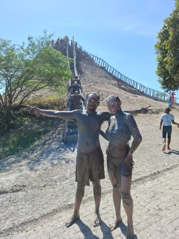 Aventura en el volcán de lodo en Cartagena