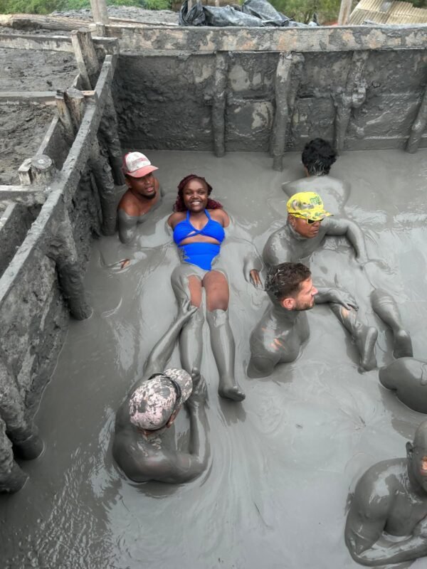 Aventura en el volcán de lodo en Cartagena