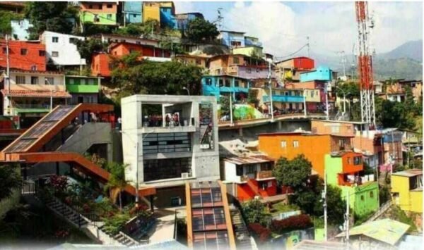WhatsApp Image 2025-07-18 at 11.02.54 AM Grafiti tour y comuna 13 de Medellín
